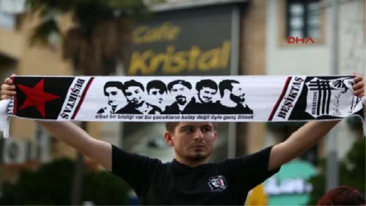 Antalya\'da Ahmet Atakan\'ı Anma Yürüyüşünde Beşiktaş Atkısı Açıldı