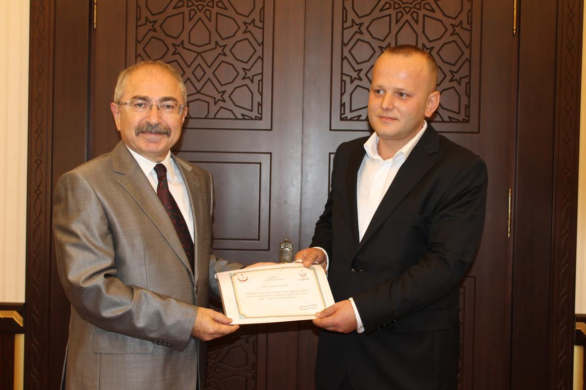 Bakan Müezzinoğlu Sayesinde Sigarayı Bıraktı