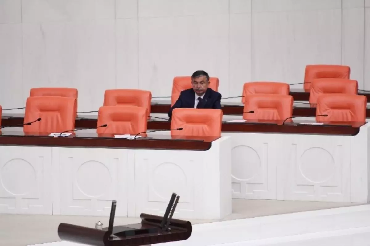 Bakan Yılmaz: Suriyeliler Türk Vatandaşlığına Geçirilmedi
