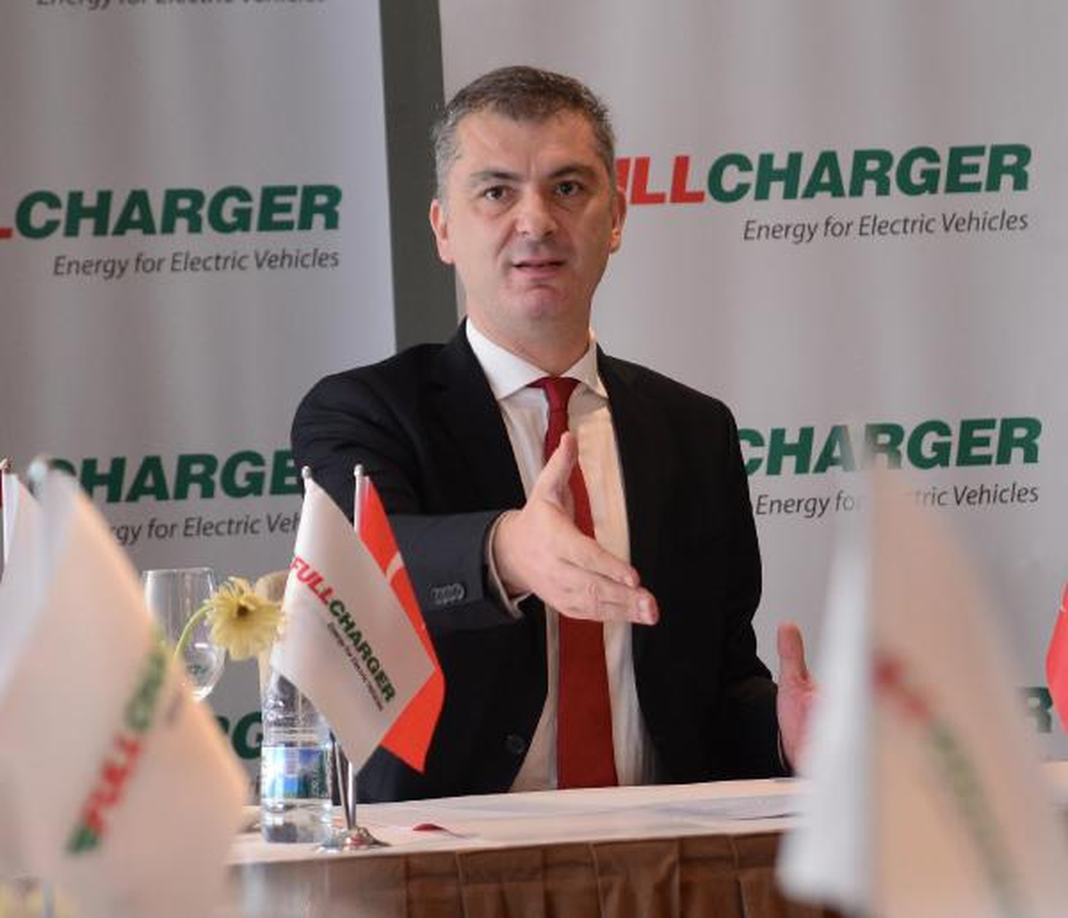 Elektrikli Araçlar İçin İzmir\'e 10 İstasyon
