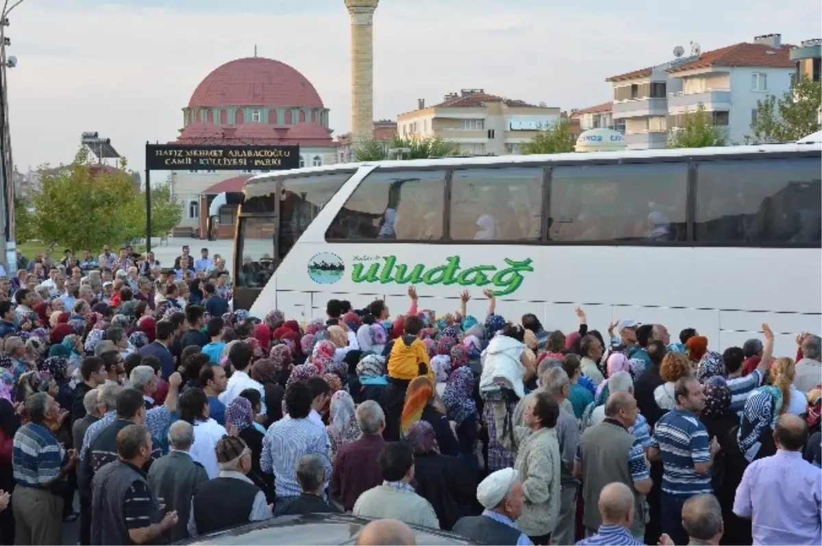 Hacı Adayları Kutsal Topraklara Uğurlandı