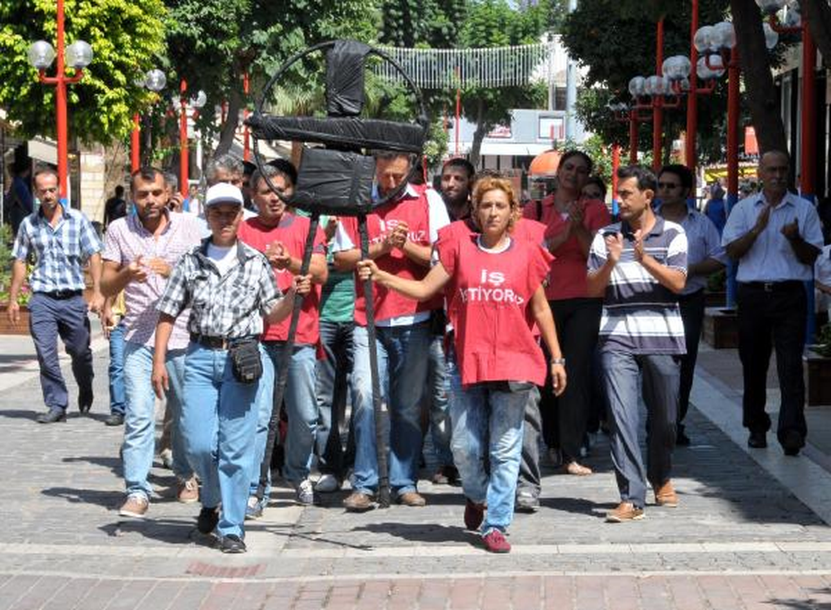 Mersin\'de Parkomat İşçileri Eylem Yaptı
