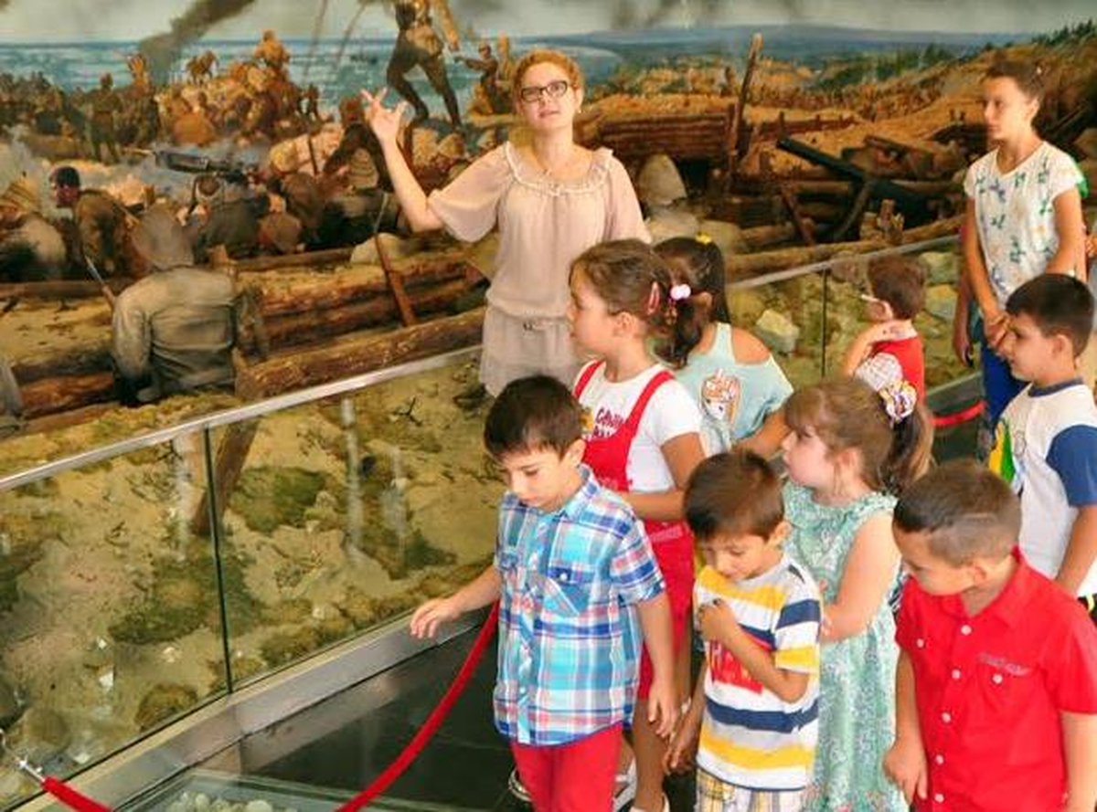 Öğrencilerden Çanakkale Şehitler Anıtı\'na Gezi