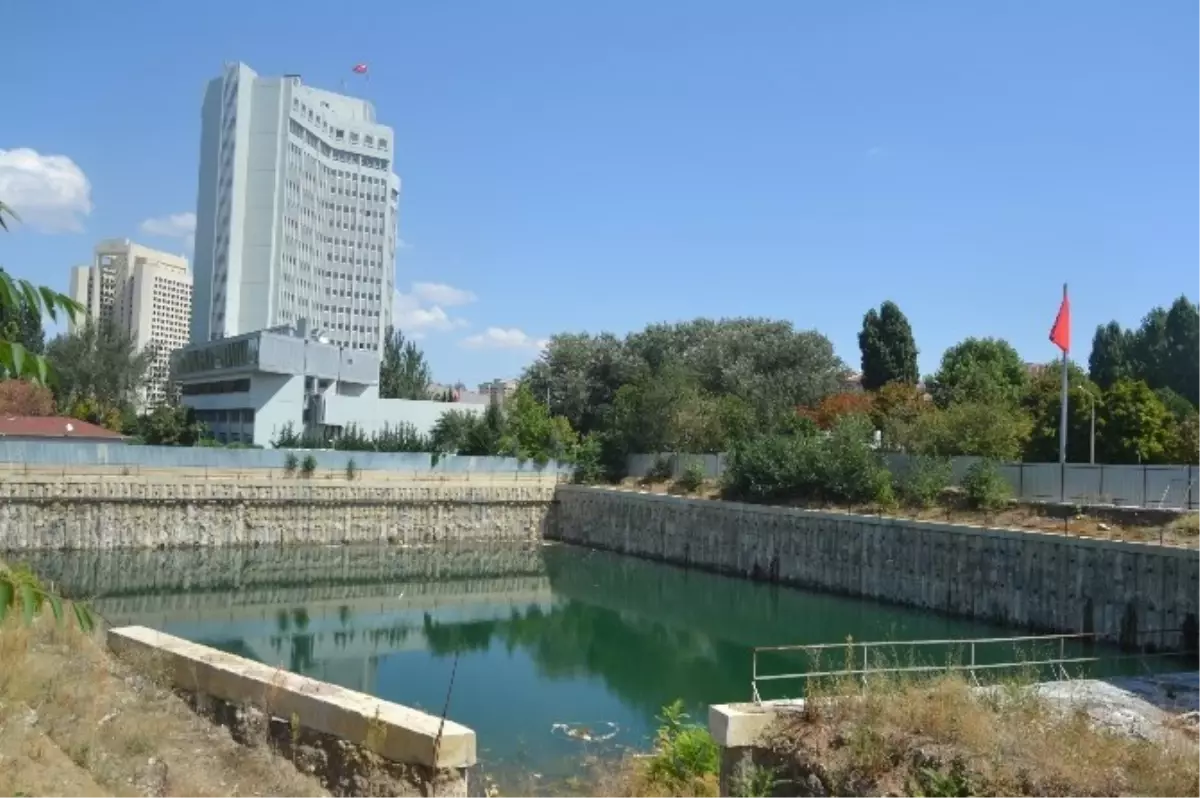 Anlaşmazlık İnşaat Temelini Havuza Çevirdi