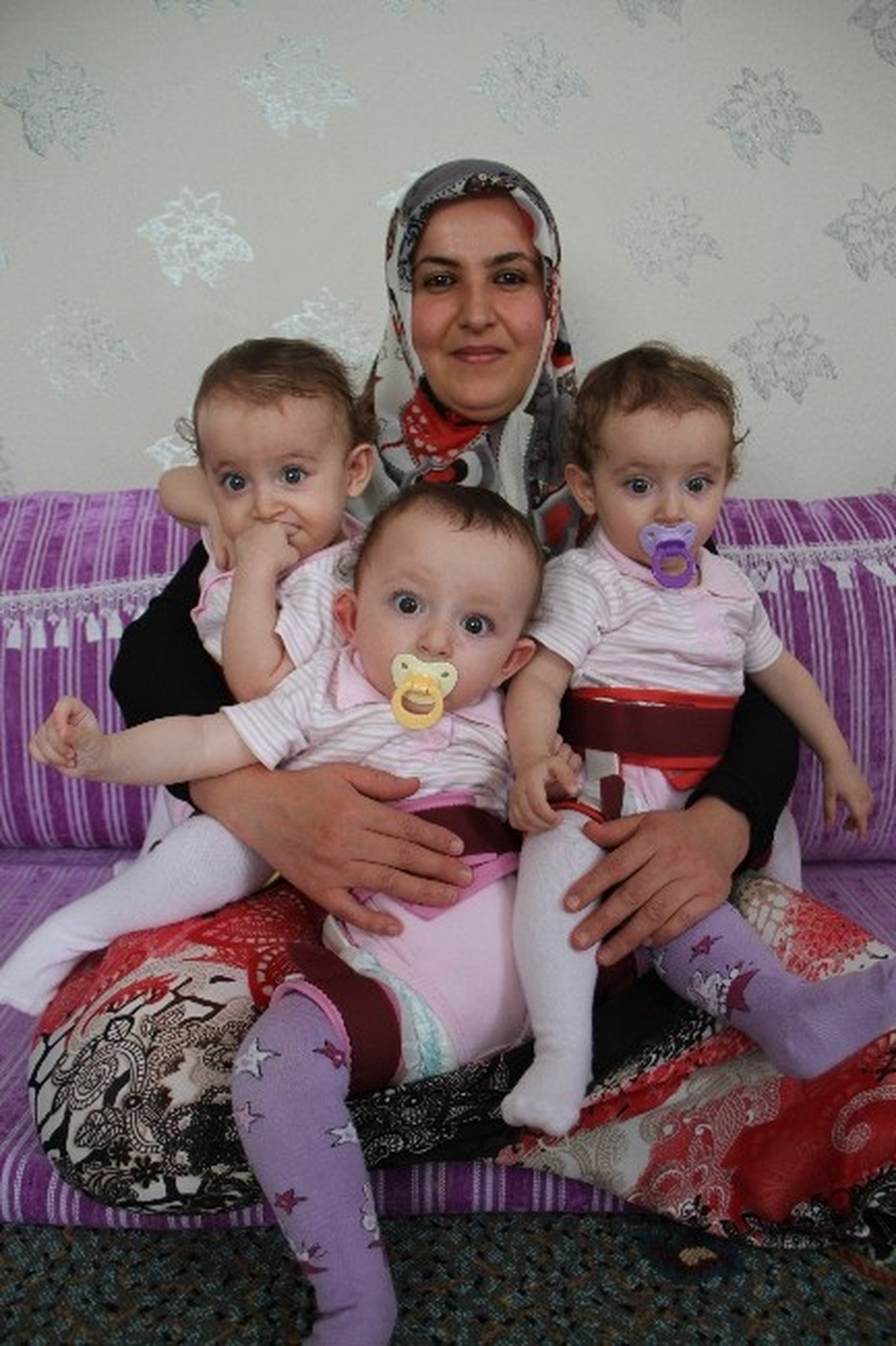 Üçüzleri İçin Yardım Eli Bekliyor