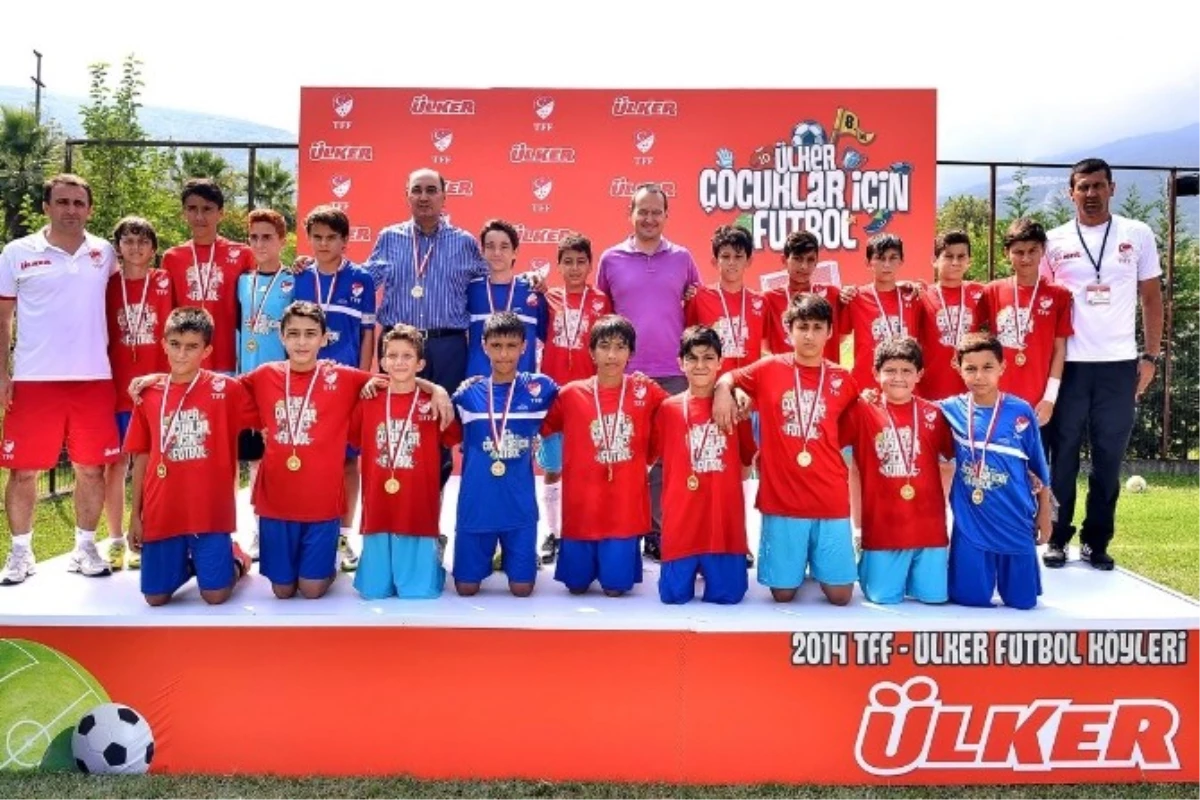 Tff-Ülker Futbol Köyleri\'nde 2014 Yılı Eğitim Dönemi Sona Erdi