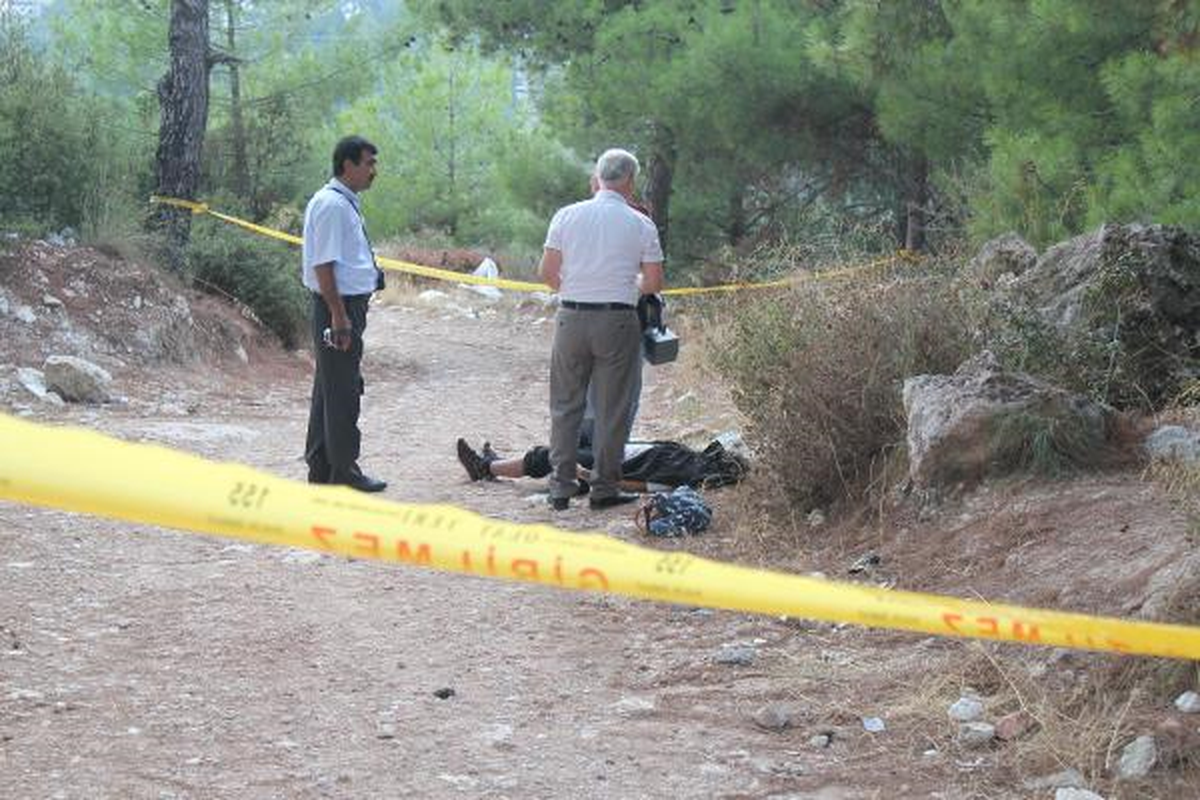 Üniversiteli Genç Evlerinin Yakınında İntihar Etti