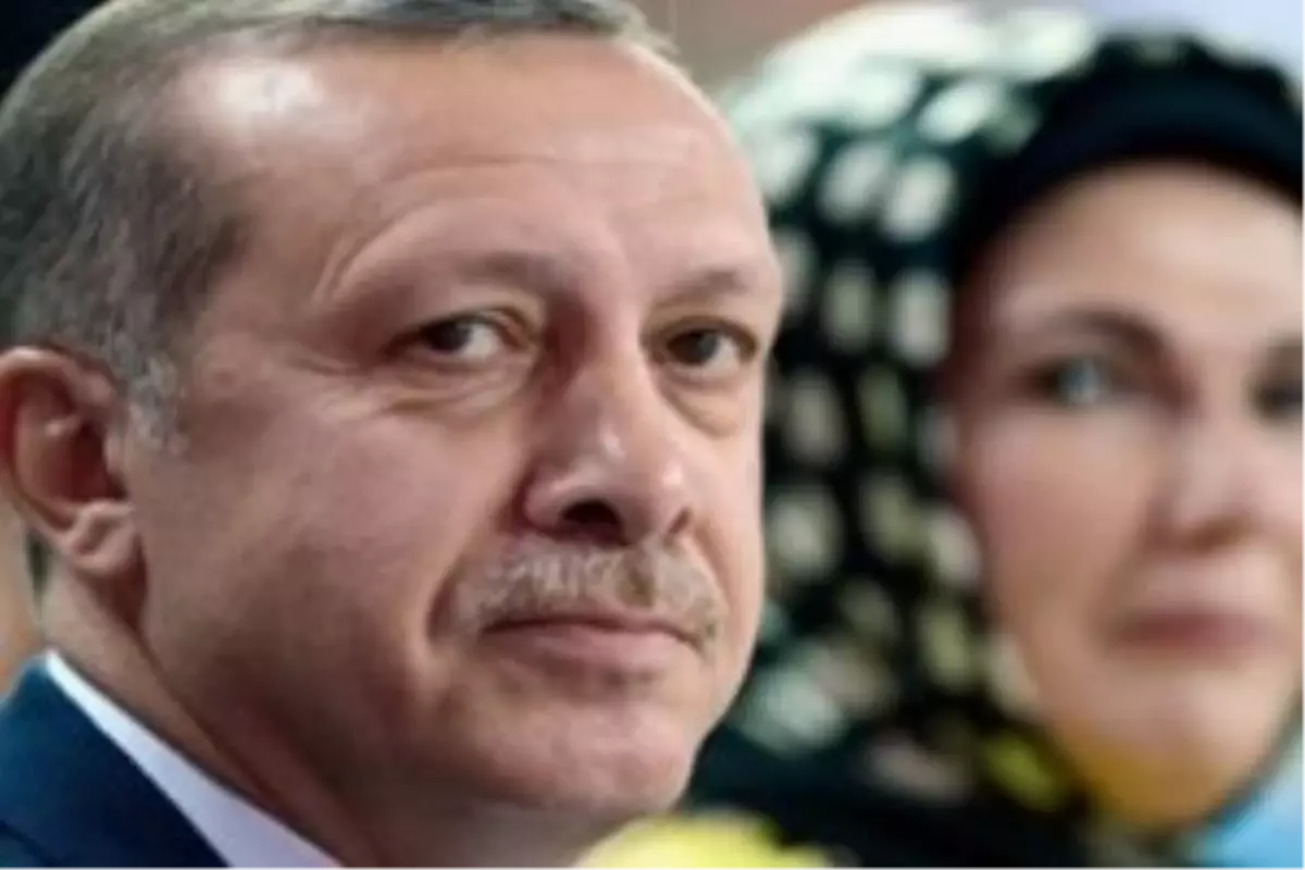 Ünlü ekran yüzünden Emine Erdoğan\'a mektup! \'Eşiniz Beyefendi cenin bile değilken\'