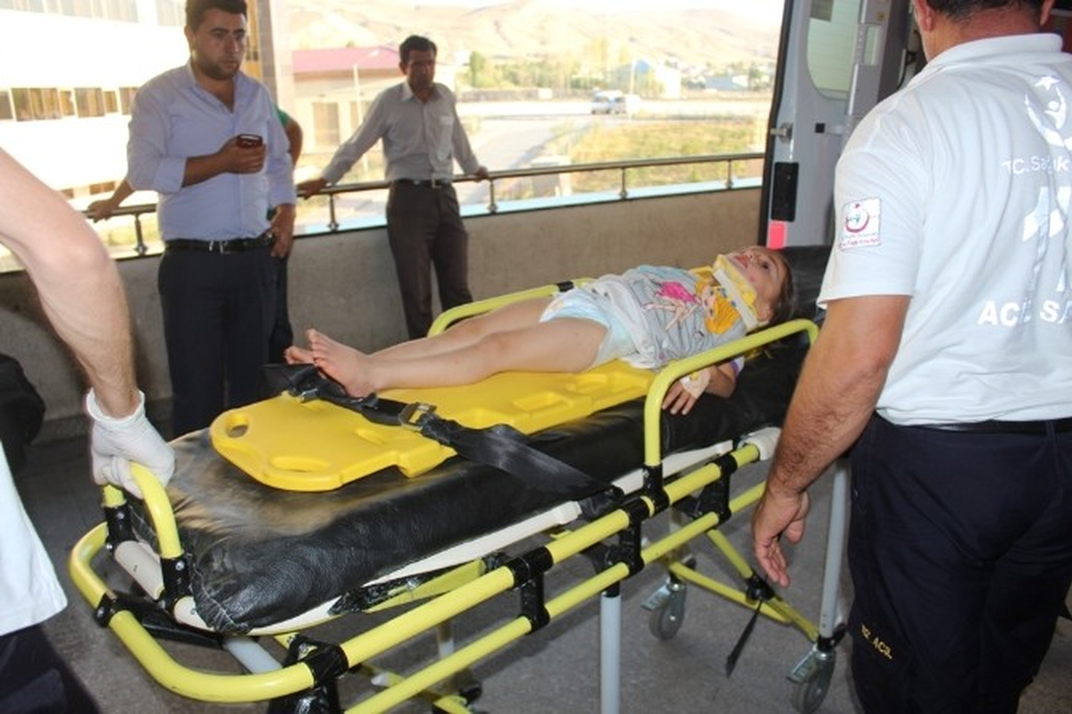 Yüksekten Düşen Çocuk Askeri Helikopterle Hastaneye Taşındı