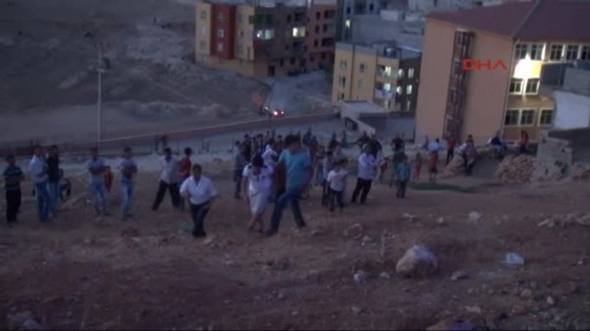 Akıma Kapılarak Öldüğü Direkte Asılı Kaldı