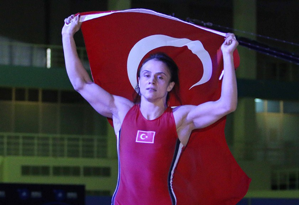 Bakan Kılıç, Milli Güreşçi Yeşilırmak\'ı Kutladı