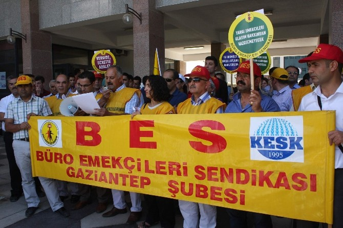 Bes\'ten Hakim ve Savcıların Maaşlarındaki İyileştirmeye Tepki