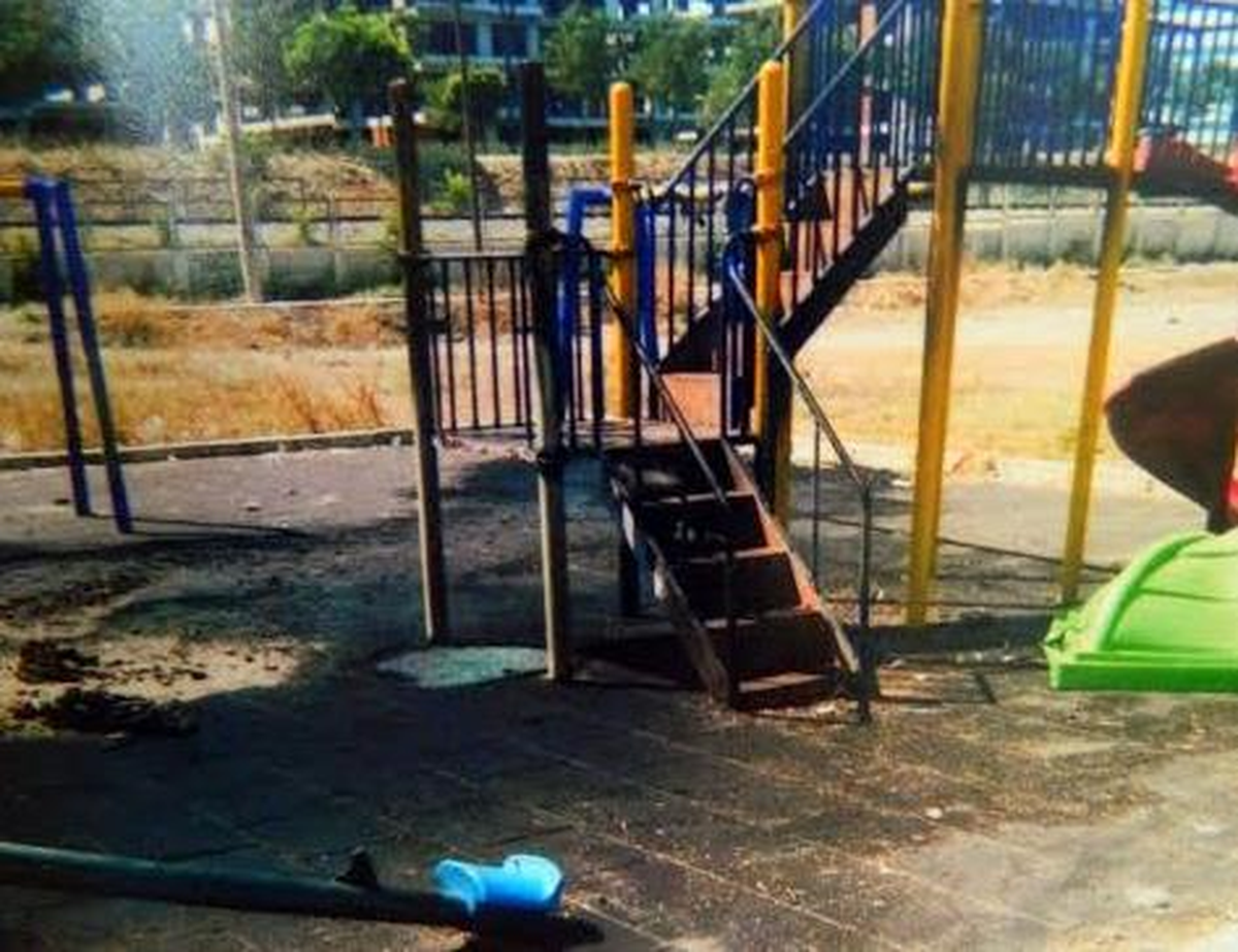 Çocukların Oyun Parklarını Yaktılar