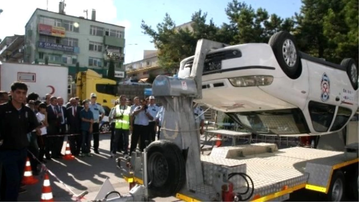 Daire Müdürleri Simülatör Aracında Emniyet Kemeri Takıp Kaza Anını Yaşadı