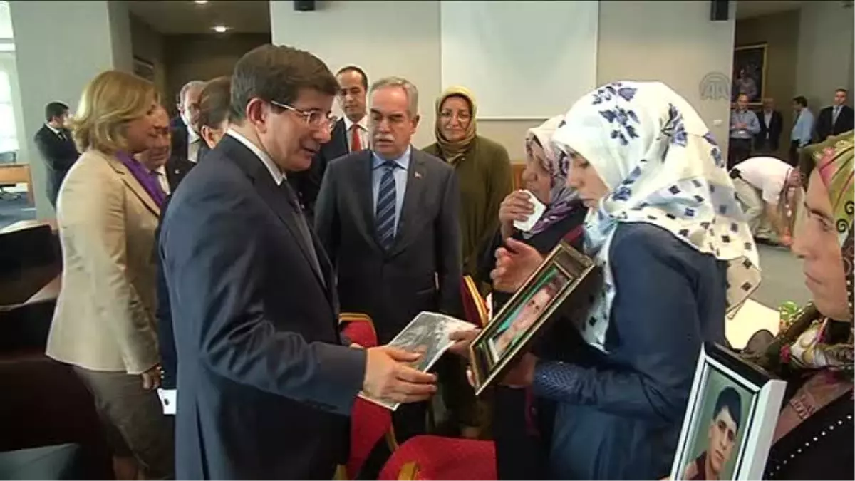 Başbakan Davutoğlu,Çocukları Kaçırılan Aileleri Kabul Etti