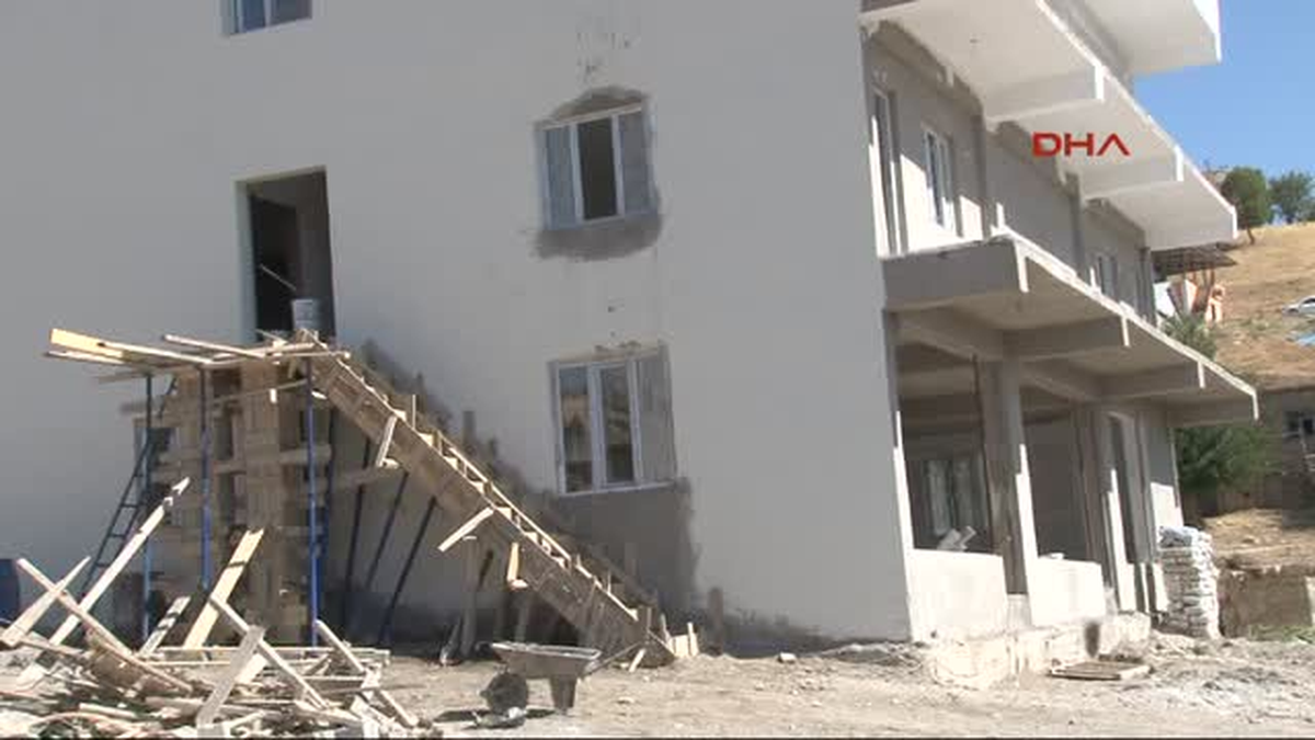 Diyarbakır Lice\'de Köye Helikopter Desteğiyle Tespite Giden Askerlere Ateş Açıldılice\'de Köye...