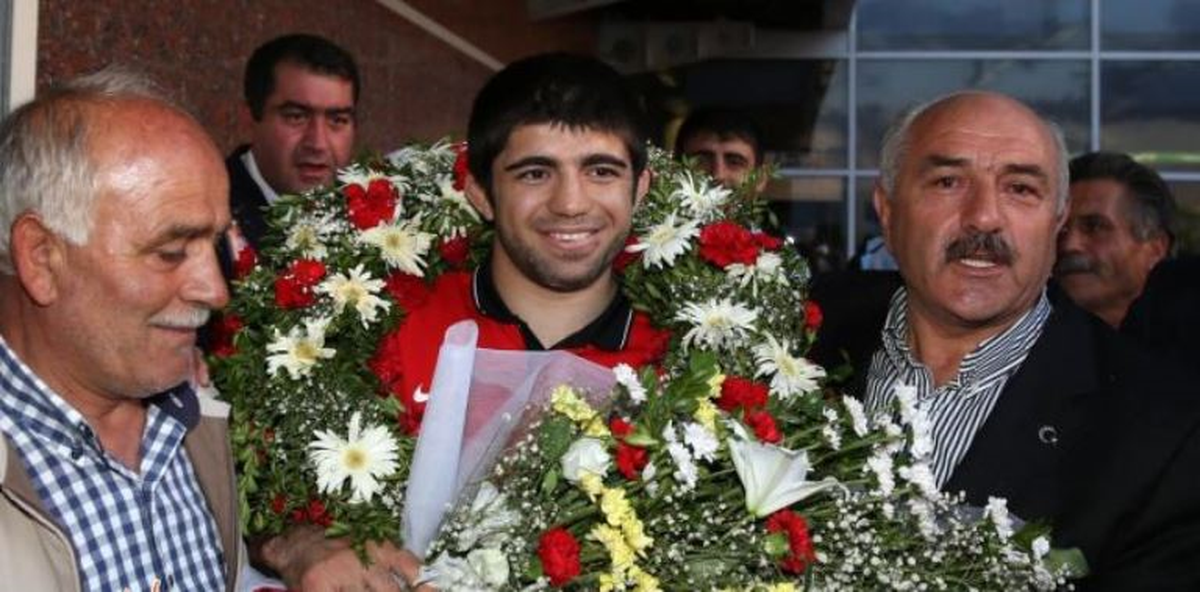 Dünya İkincisi Yakup Gör\'e Davul Zurnalı Karşılama