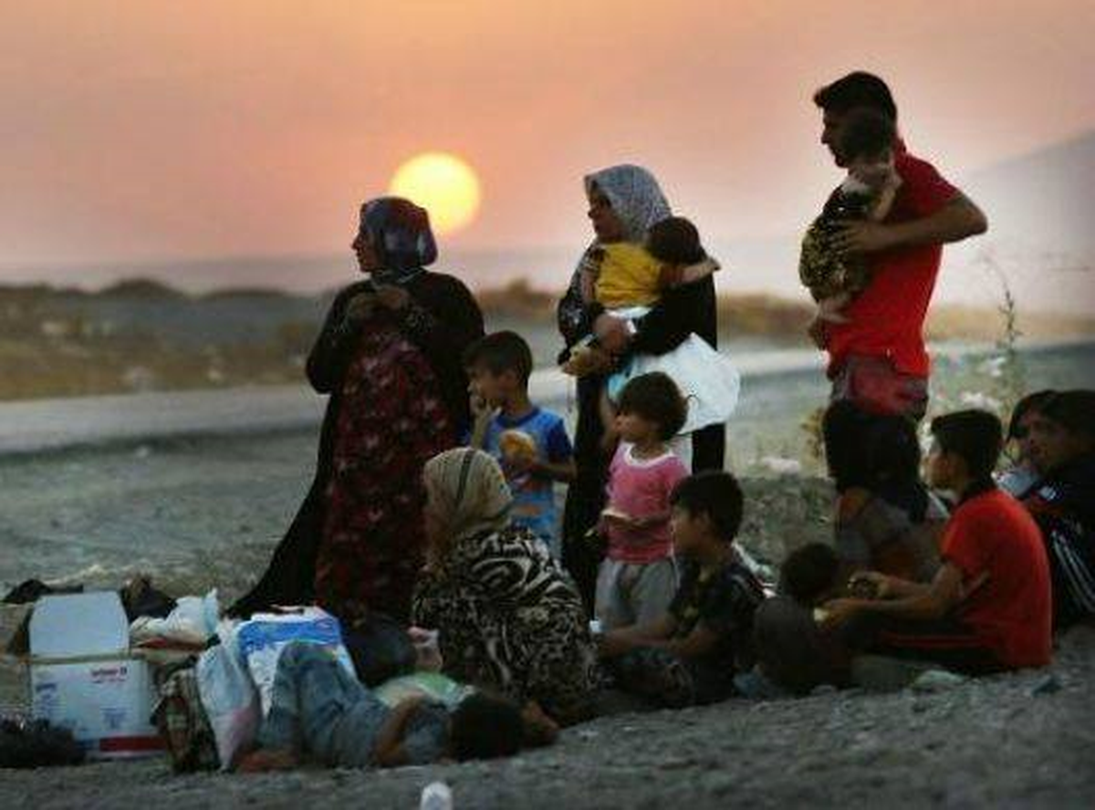 Erciş\'te Türkiye\'ye Sığınan Yezidilere Yardım