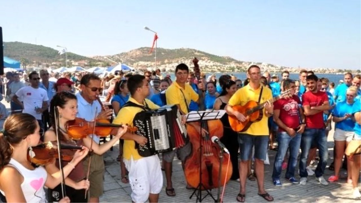 Foça\'da Festival Coşkusu