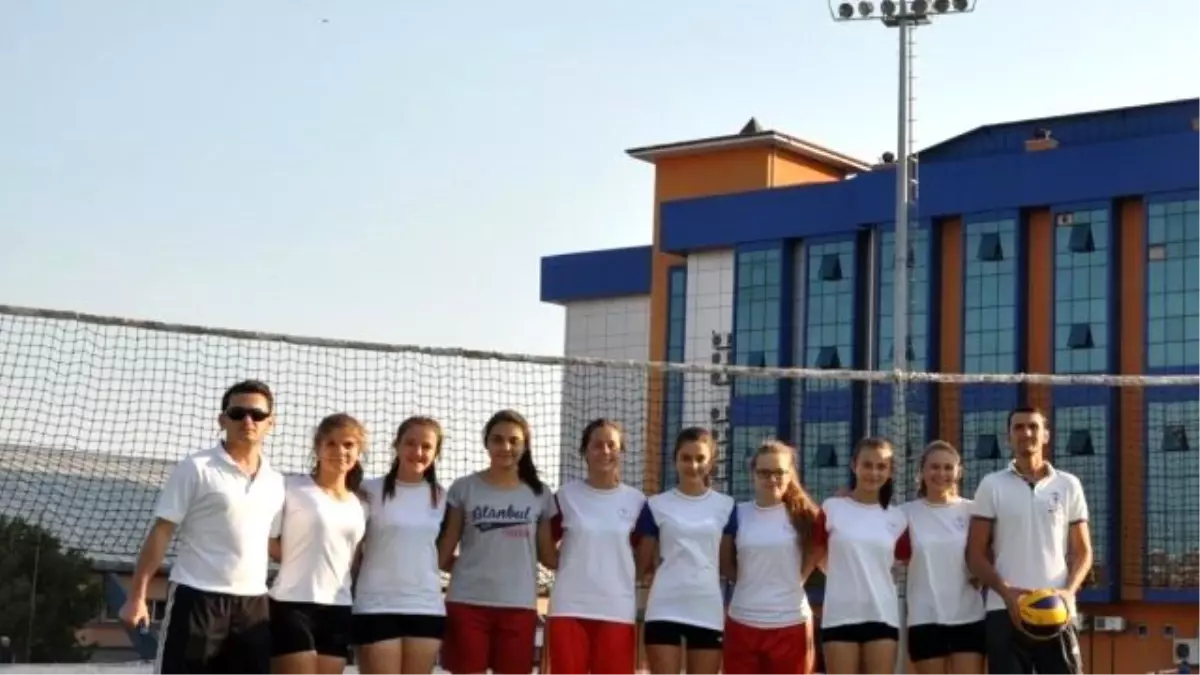 Geleceğin Voleybolcuları 3. Açık Hava Voleybol Şenliği