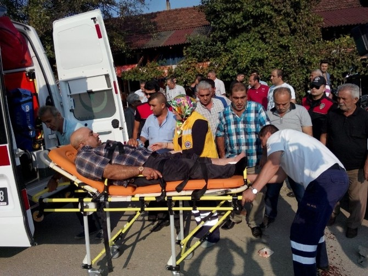 İki Kardeş Birbirini Bıçak ve Silahla Yaraladı
