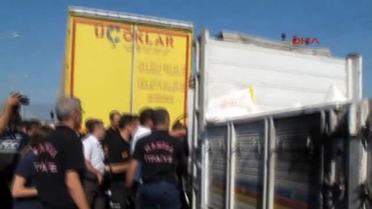 Kamyon Tır\'a Çarptı 1 Yaralı