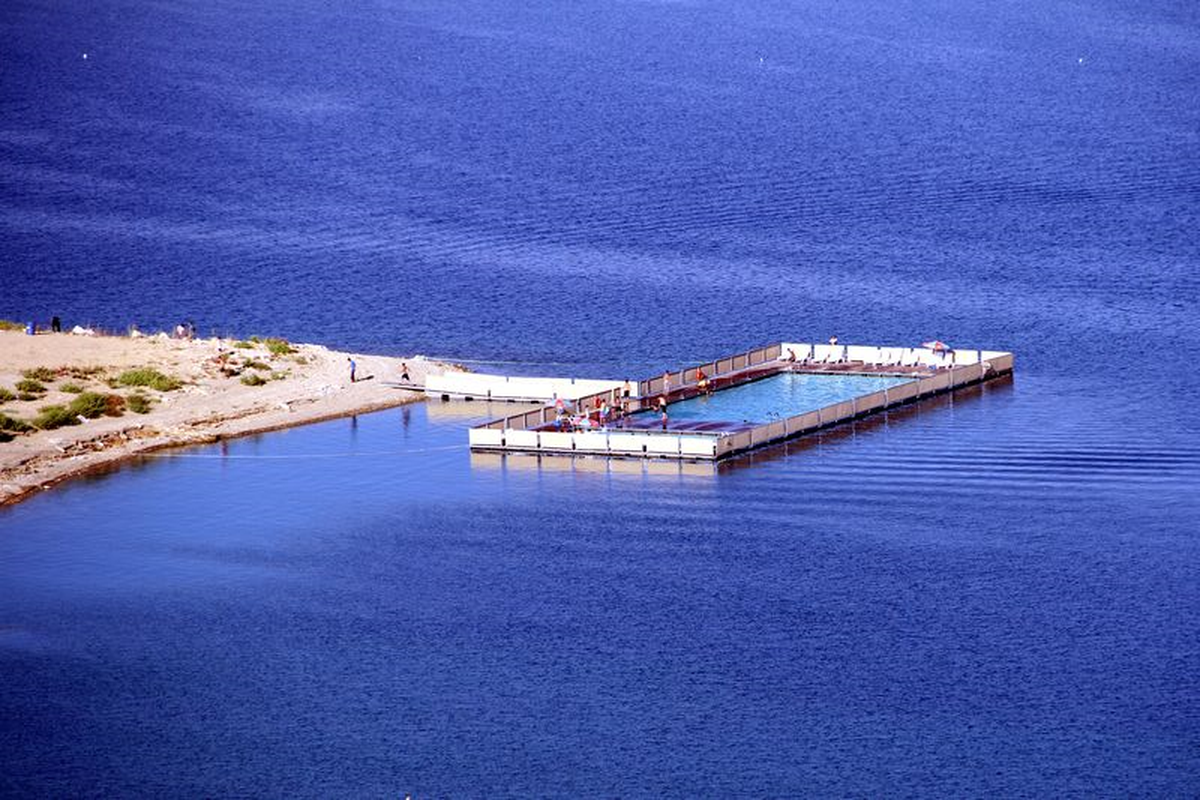Keban Baraj Gölü\'nde Havuz Keyfi