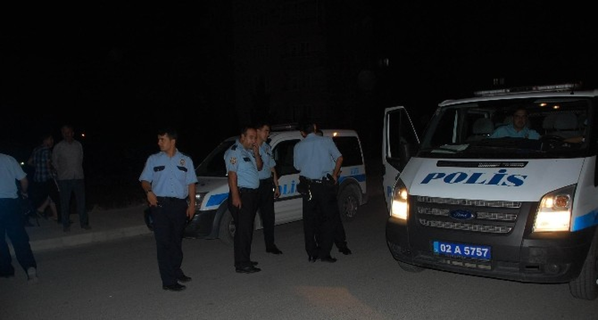 Komşuların Gürültü Kavgası: 2 Yaralı, 4 Gözaltı