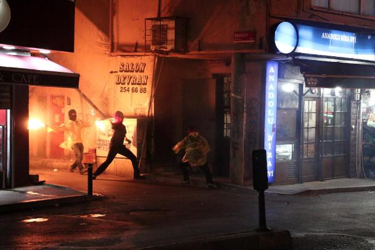 Okmeydanı\'nda Alevli Gece