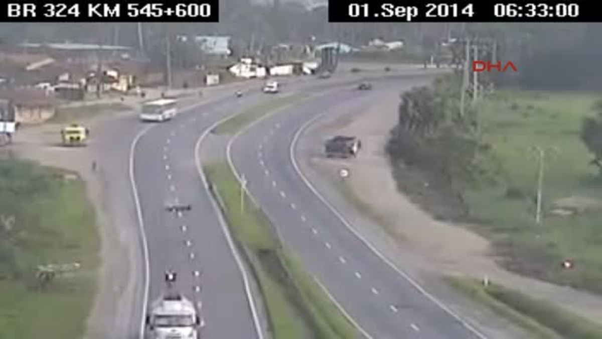 Tırın Altına Giren Motosikletlinin Mucize Kurtuluşu