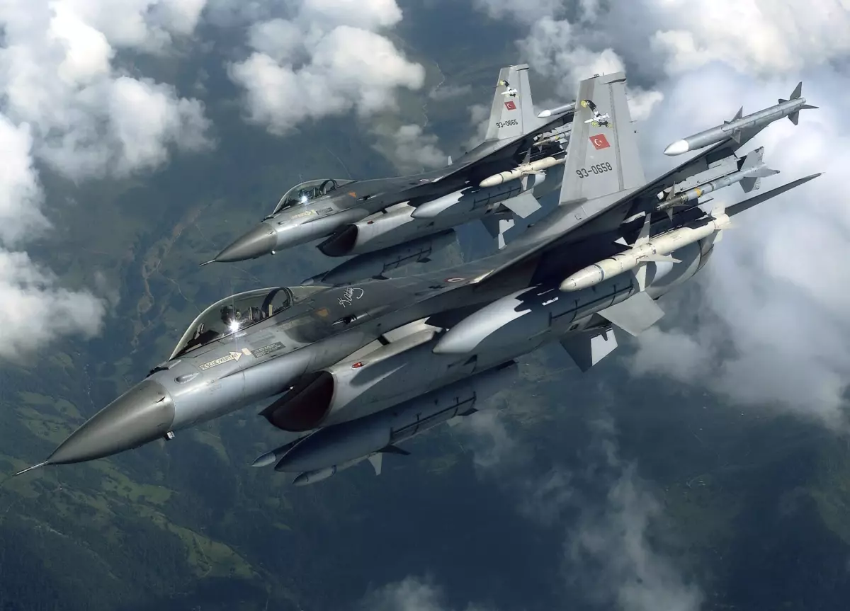 TSK 8 Adet F-16\'yı Uçuştan Çekti