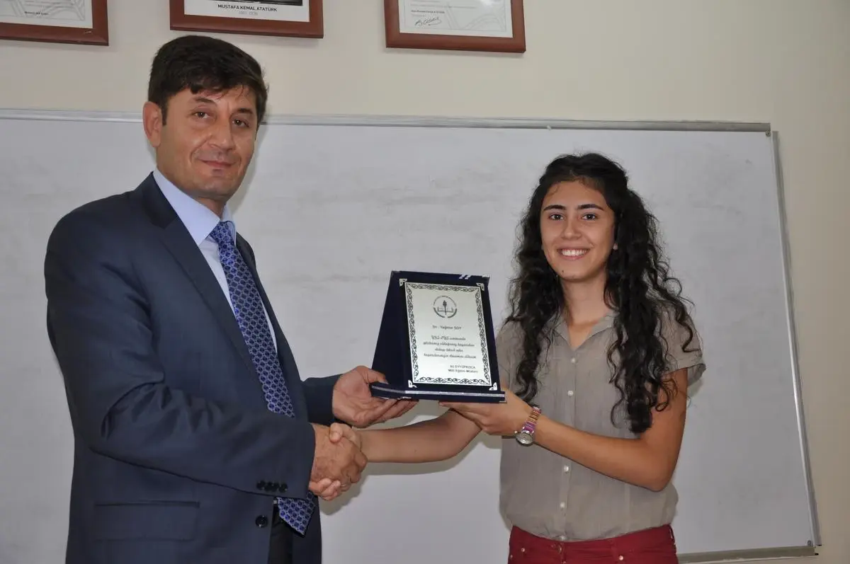 Tunceli\'de Başarılı Öğrencilere Plaket Verildi