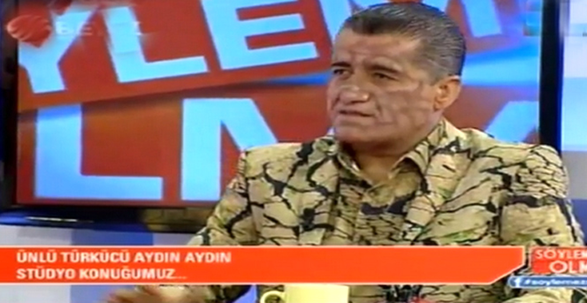 Ünlü Türkücü Aydın Aydın, Canlı Yayına Yüzü Boyalı Çıktı