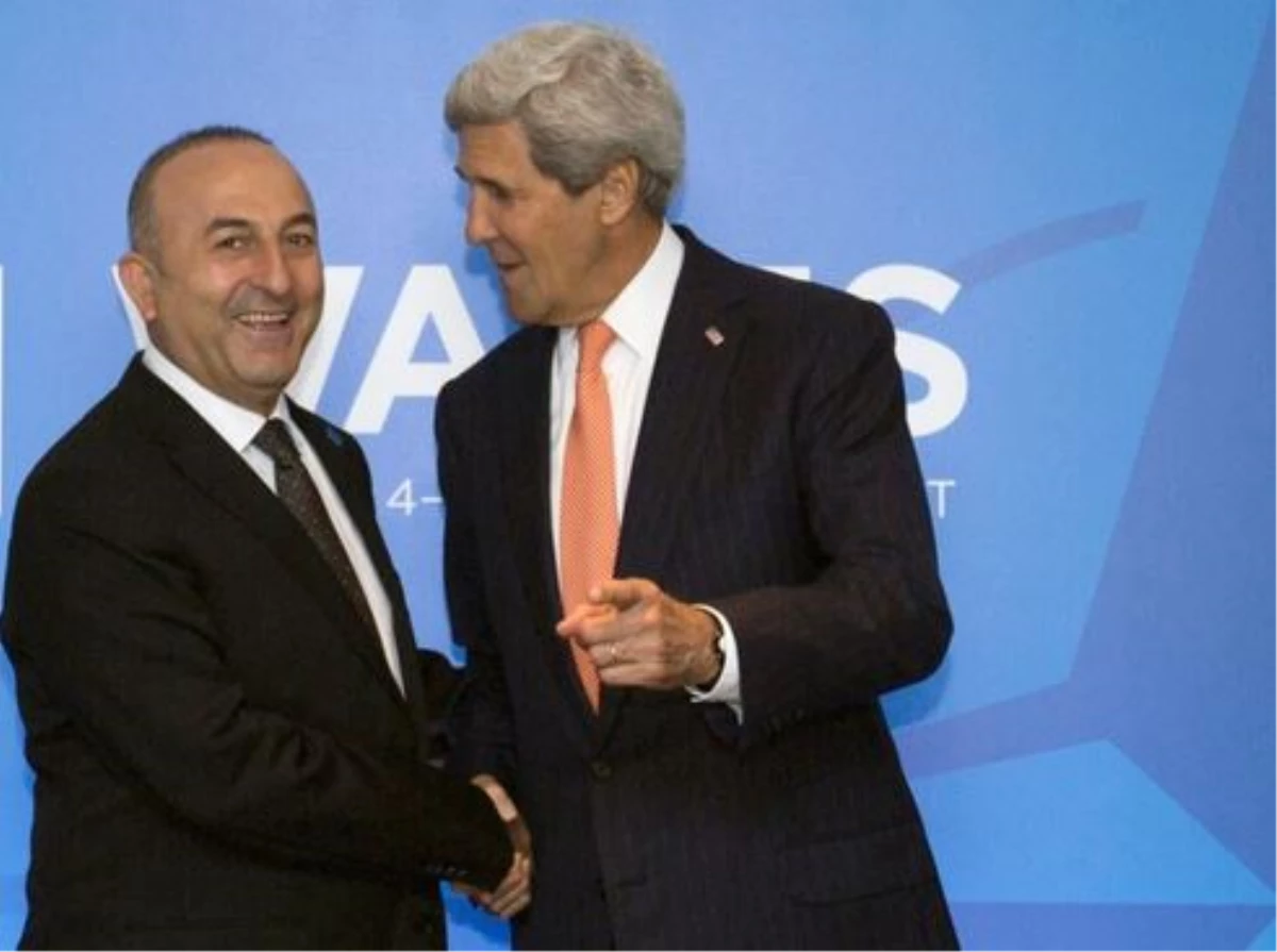 Bakan Çavuşoğlu, ABD Dışişleri Bakanı Kerry ile Bir Araya Geldi