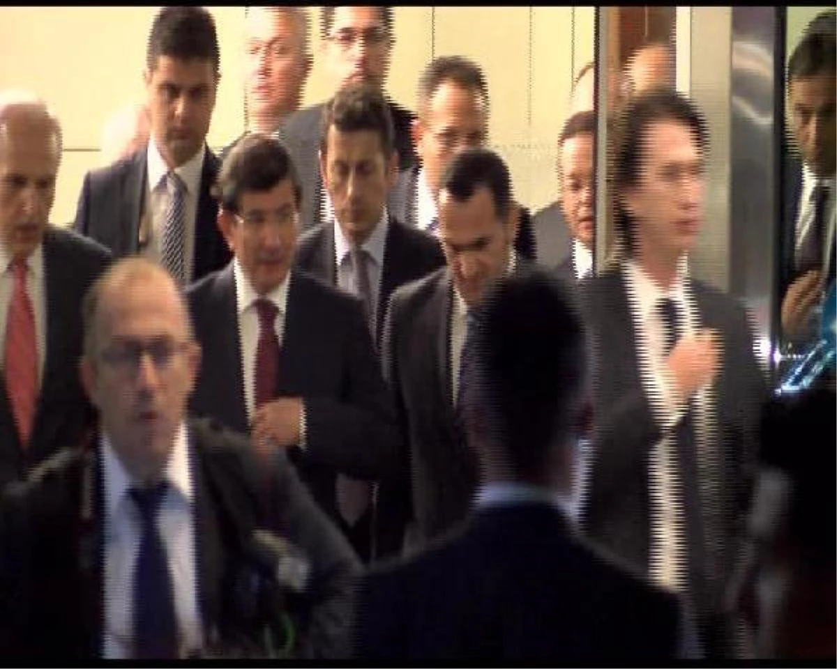 Başbakan Ahmet Davutoğlu İstanbul\'a Gitti