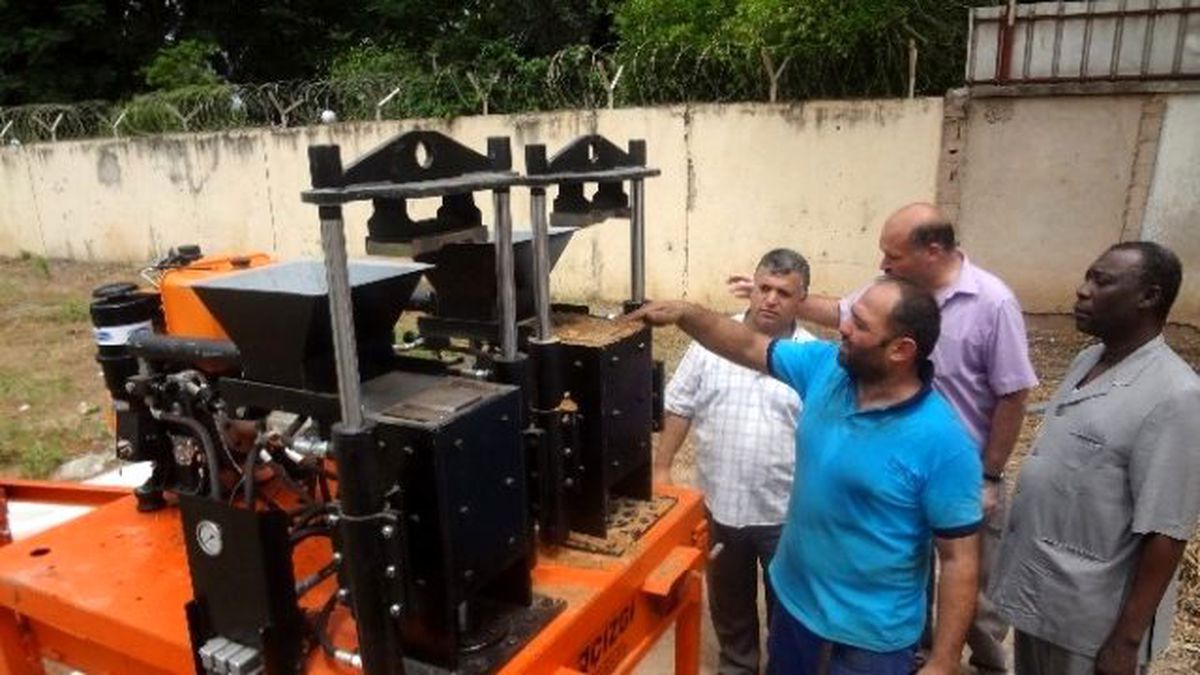Çad\'da Türkçad Girişimcileri Kooperatifi\'ne Briket Makinesi Desteği