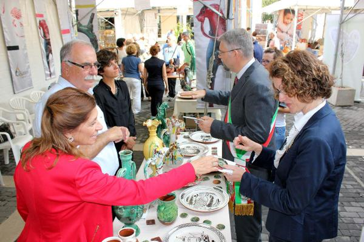 Çanakkale Seramiği İtalya\'da Tanıtıldı