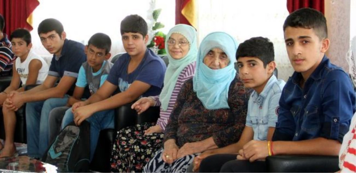 Elazığ\'da, Yetim Çocuklardan Huzurevine Ziyaret