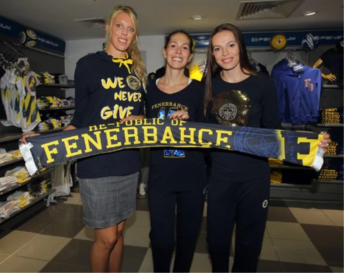 Fenerbahçe, Yeni Sezon Formalarını Tanıttı