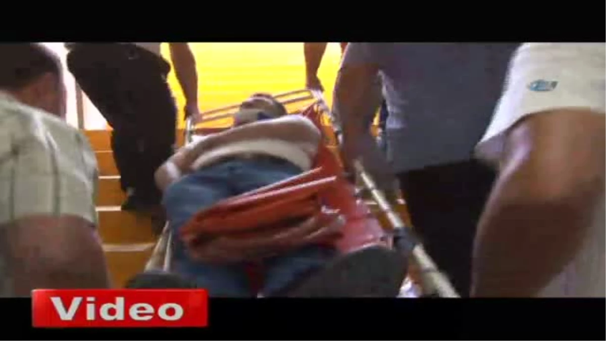 Görme Engelli Kişi, Metronun Vagonlarının Arasına Düştü