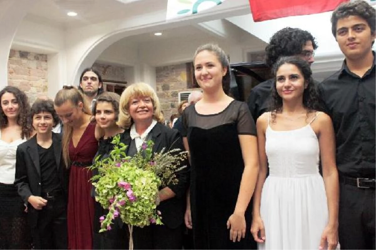 İdil Biret ve Öğrencilerinden Unutulmaz Konser