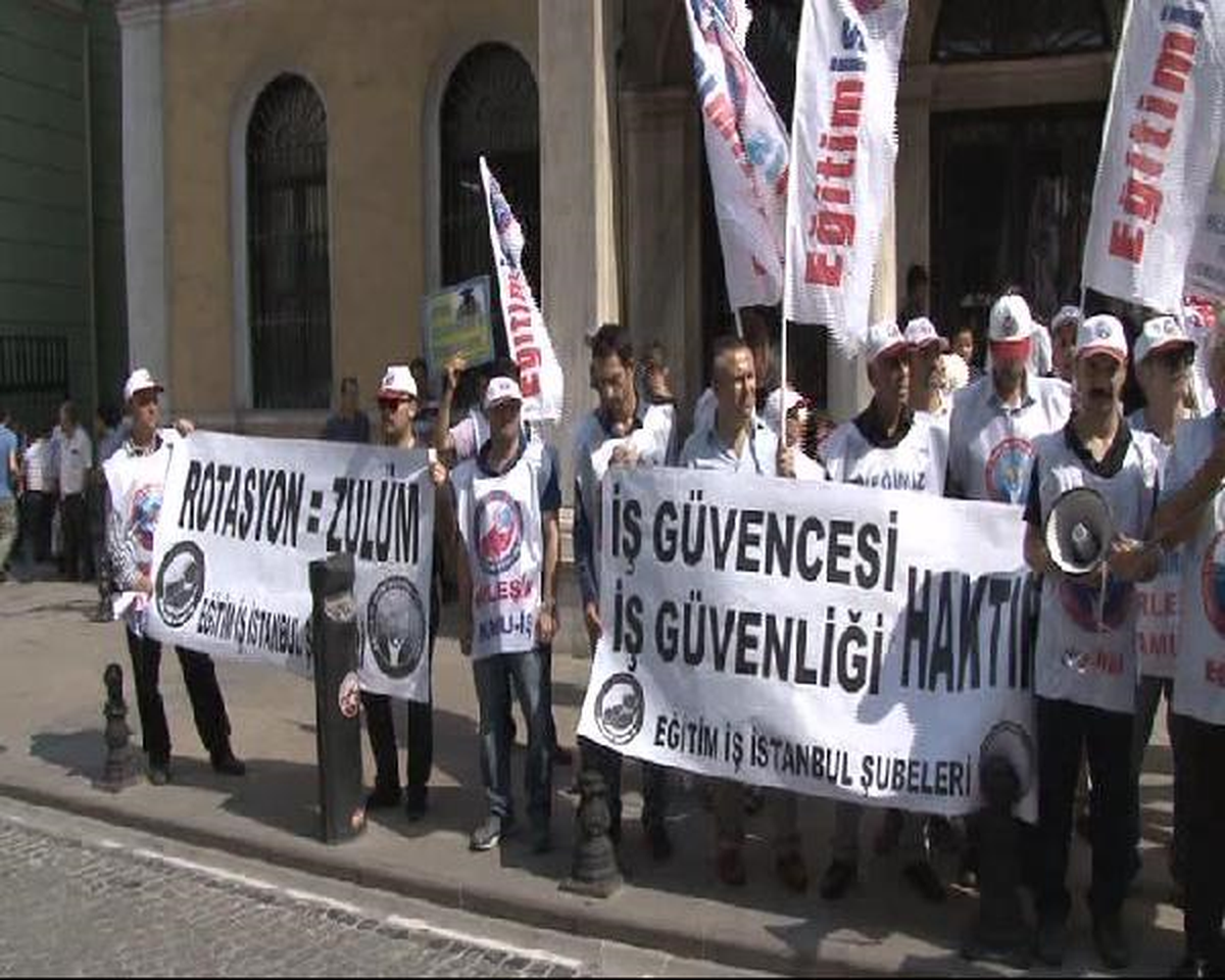 İl Milli Eğitim Müdürlüğü Önünde Protestolar