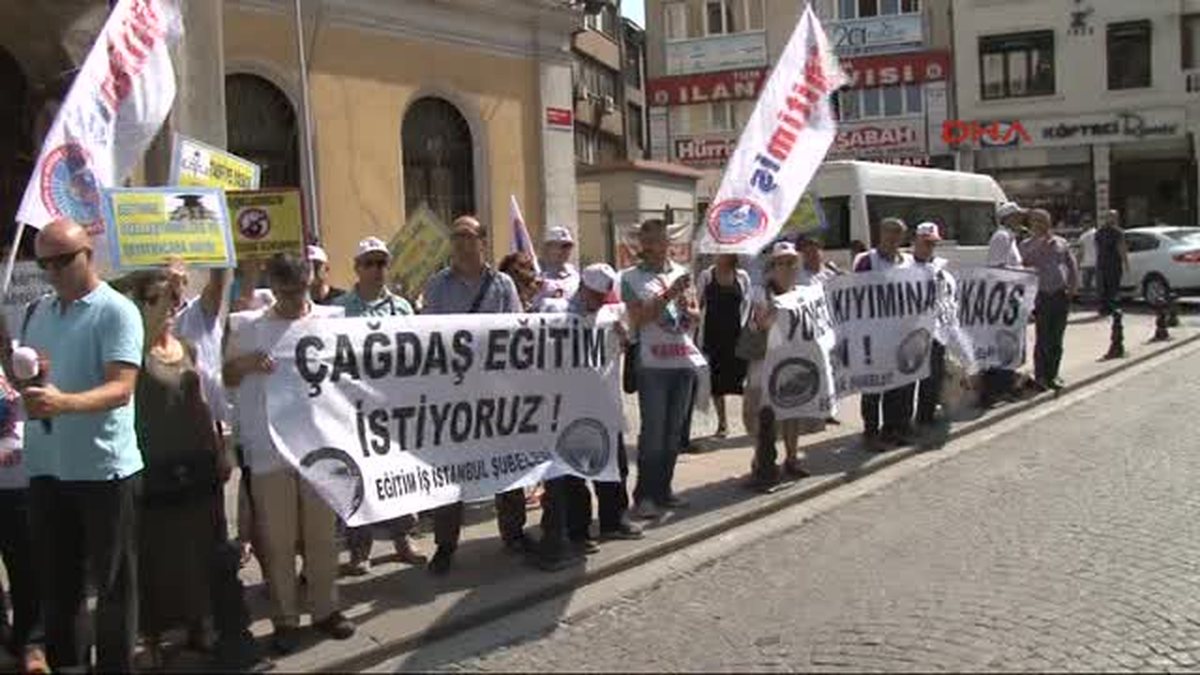 İl Milli Eğitim Müdürlüğü Önünde Protestolar