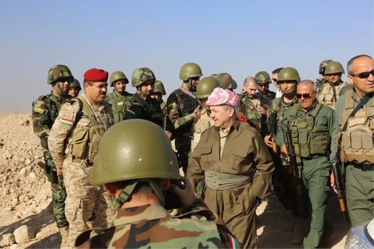 Barzani, Cephedeki Peşmergeyi Ziyaret Etti