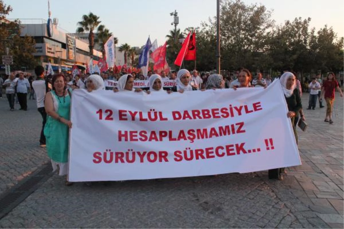 İzmir\'de 12 Eylül Protesto Edildi