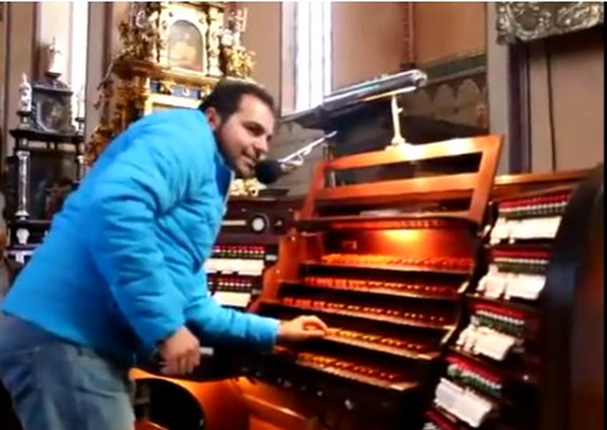 Kilisede 'Ankara'nın Bağları'yla Eğlence