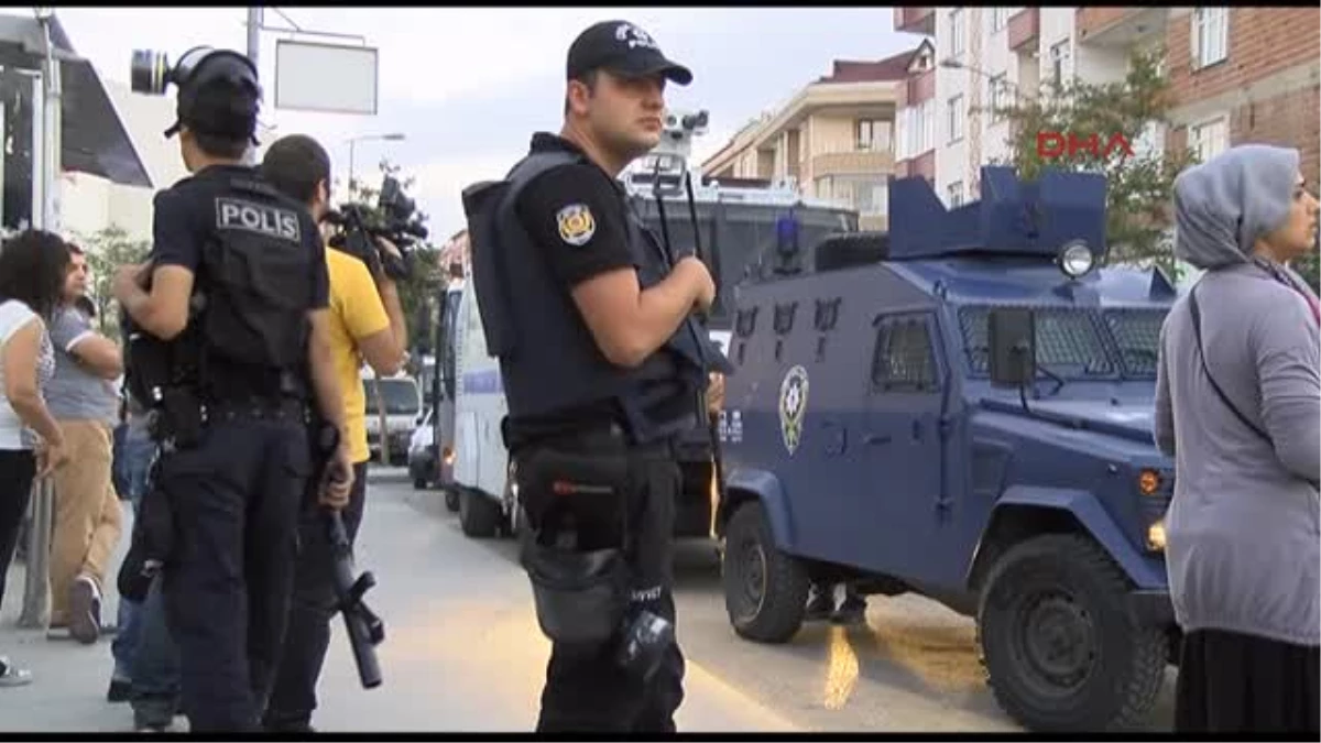 Sultangazi\'de Polis Sabaha Karşı Operasyon Düzenledi