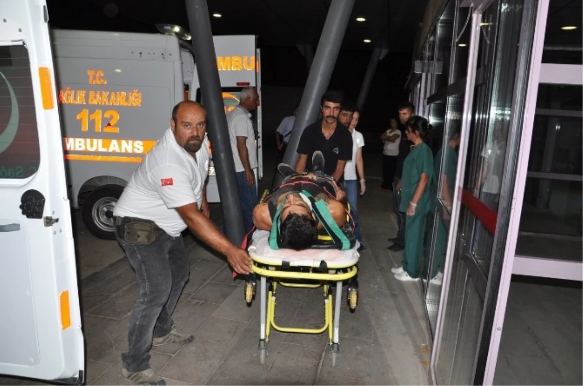 Tunceli\'de Trafik Kazası: 3 Yaralı