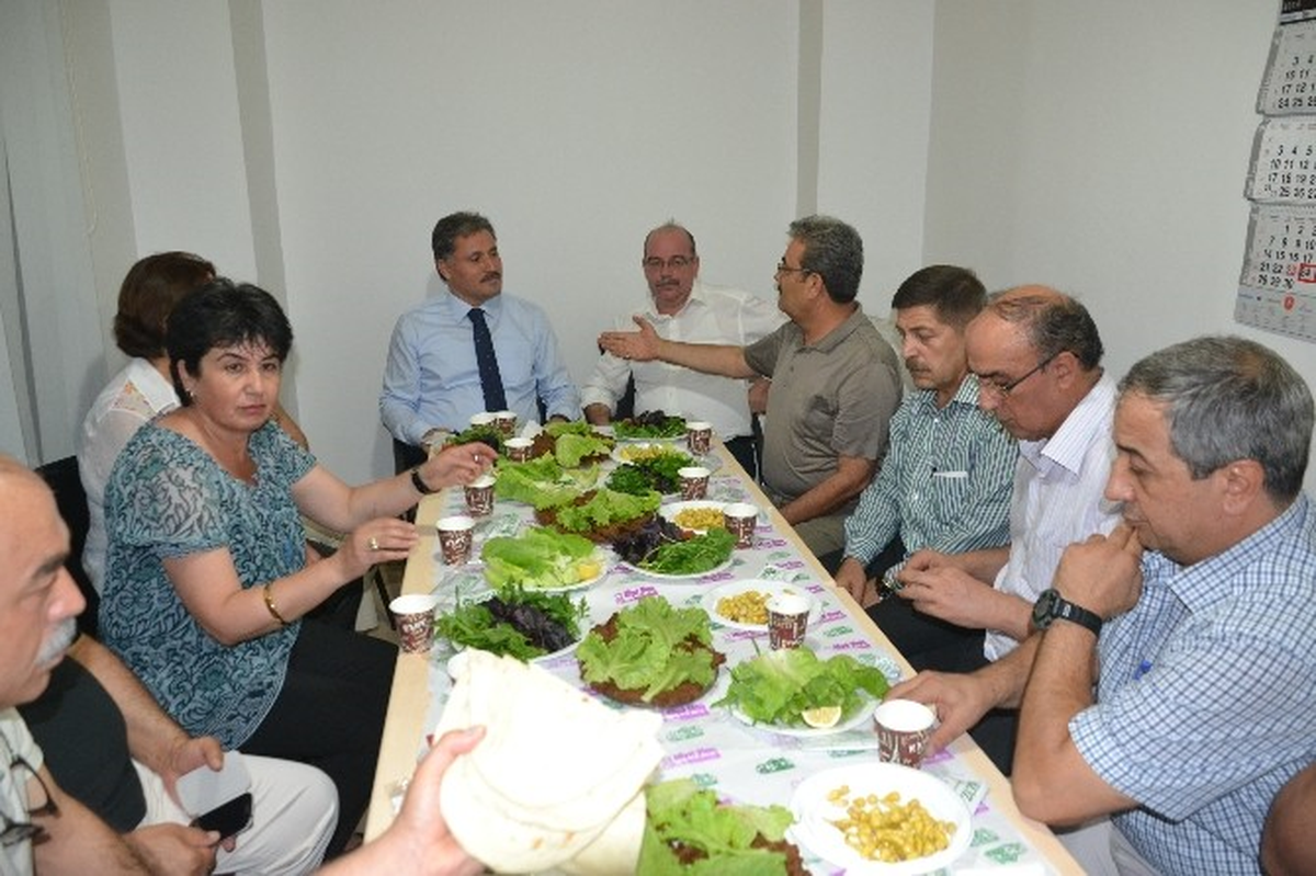 Turan Emeksiz Lisesi 77\'liler, Başkan Ahmet Çakır ile Bir Araya Geldi