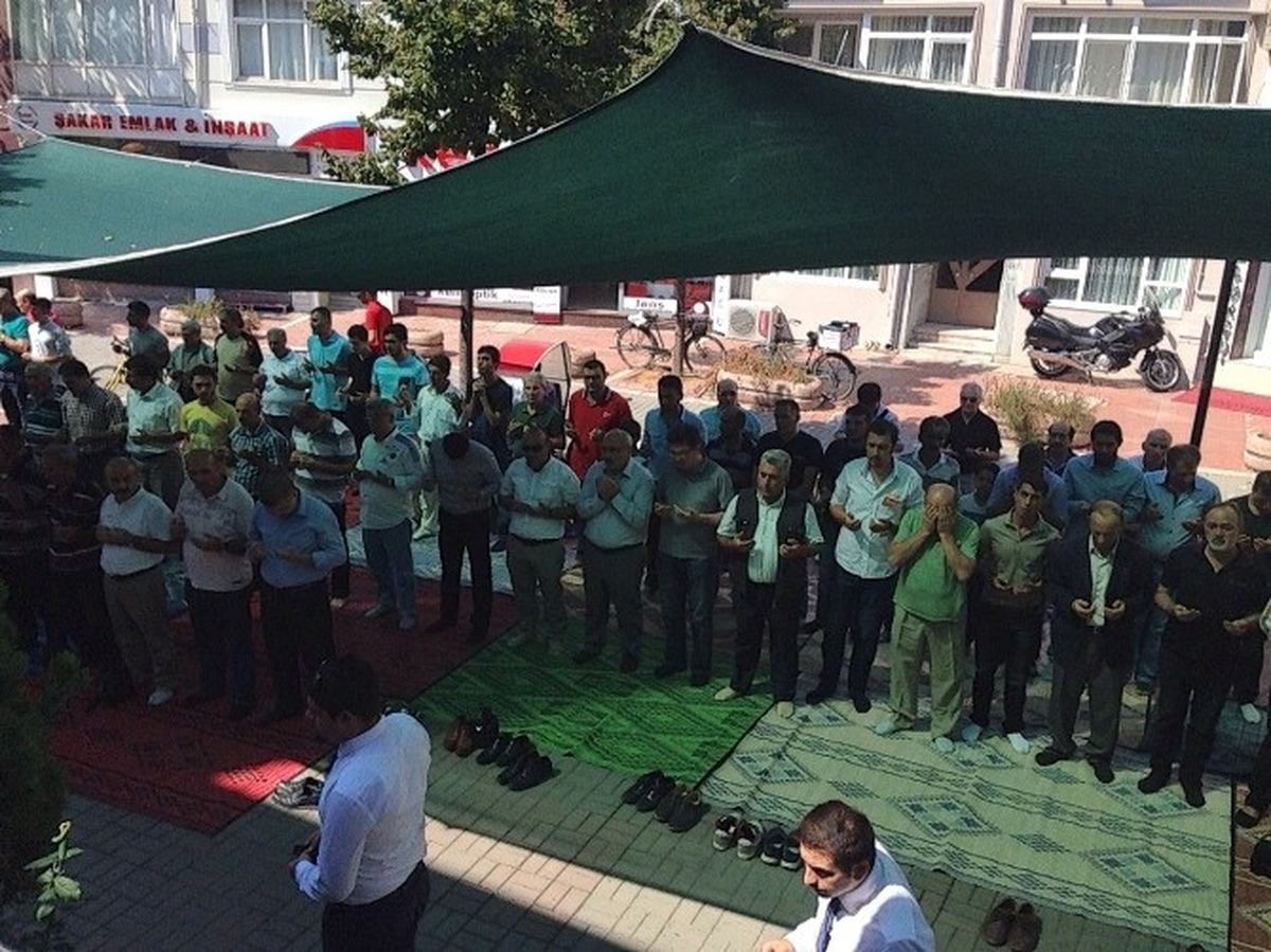 Yalova\'da Cuma Namazı Sonrası Yağmur Duası
